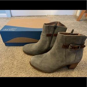 Dansko Nubuck Booties, Grey, sz 40